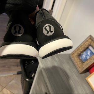 New lululemon sneakers size 9